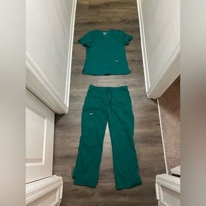 Hunter green Cherokee scrub set, medium